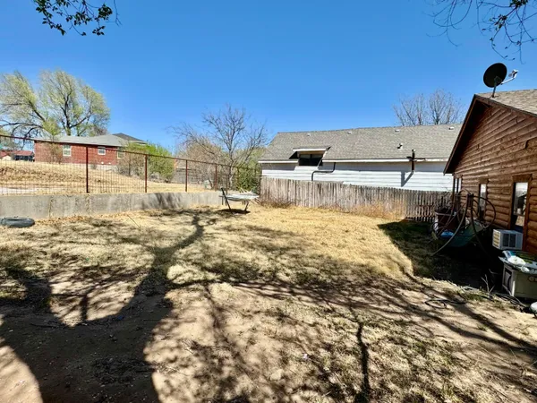 $159,000 | 811 Bungalow Avenue, Canadian, TX 79014