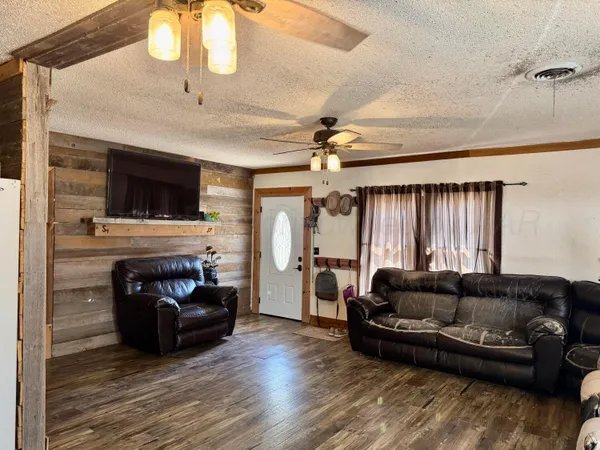 $159,000 | 811 Bungalow Avenue, Canadian, TX 79014