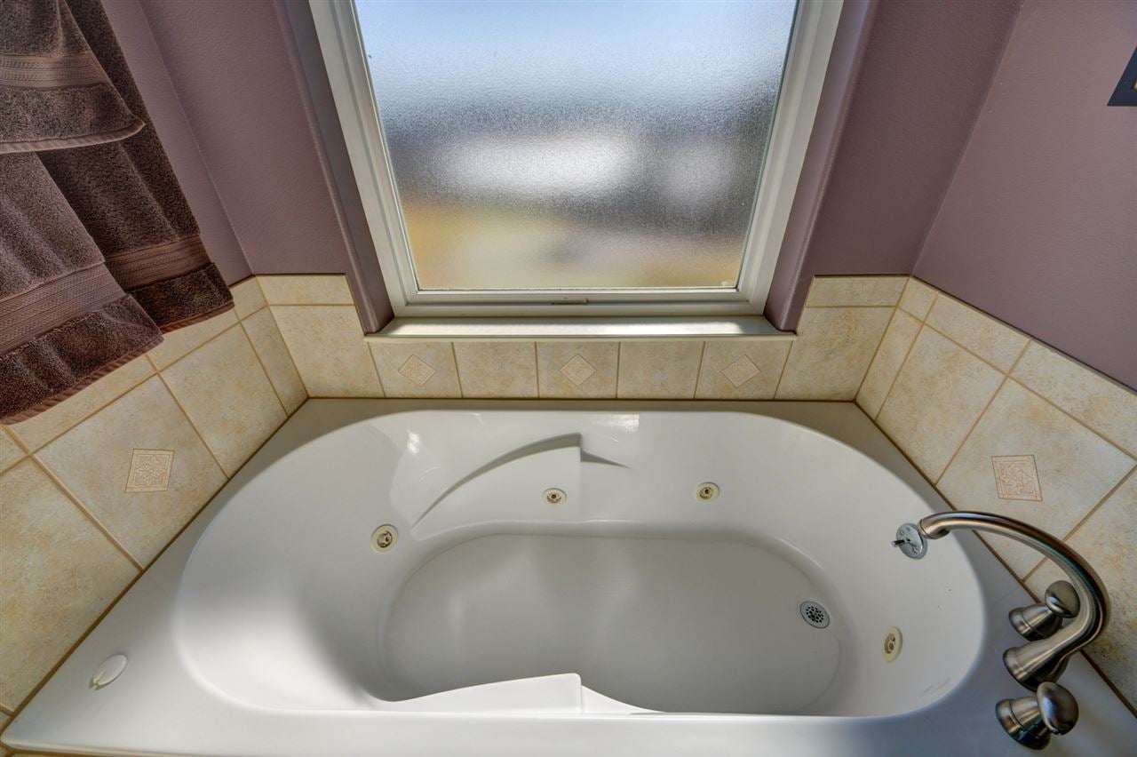 2147 Lakeview Ridge Drive Northeast Solon, IA 52333 - Photo 16 of 45 Gallery Image 16