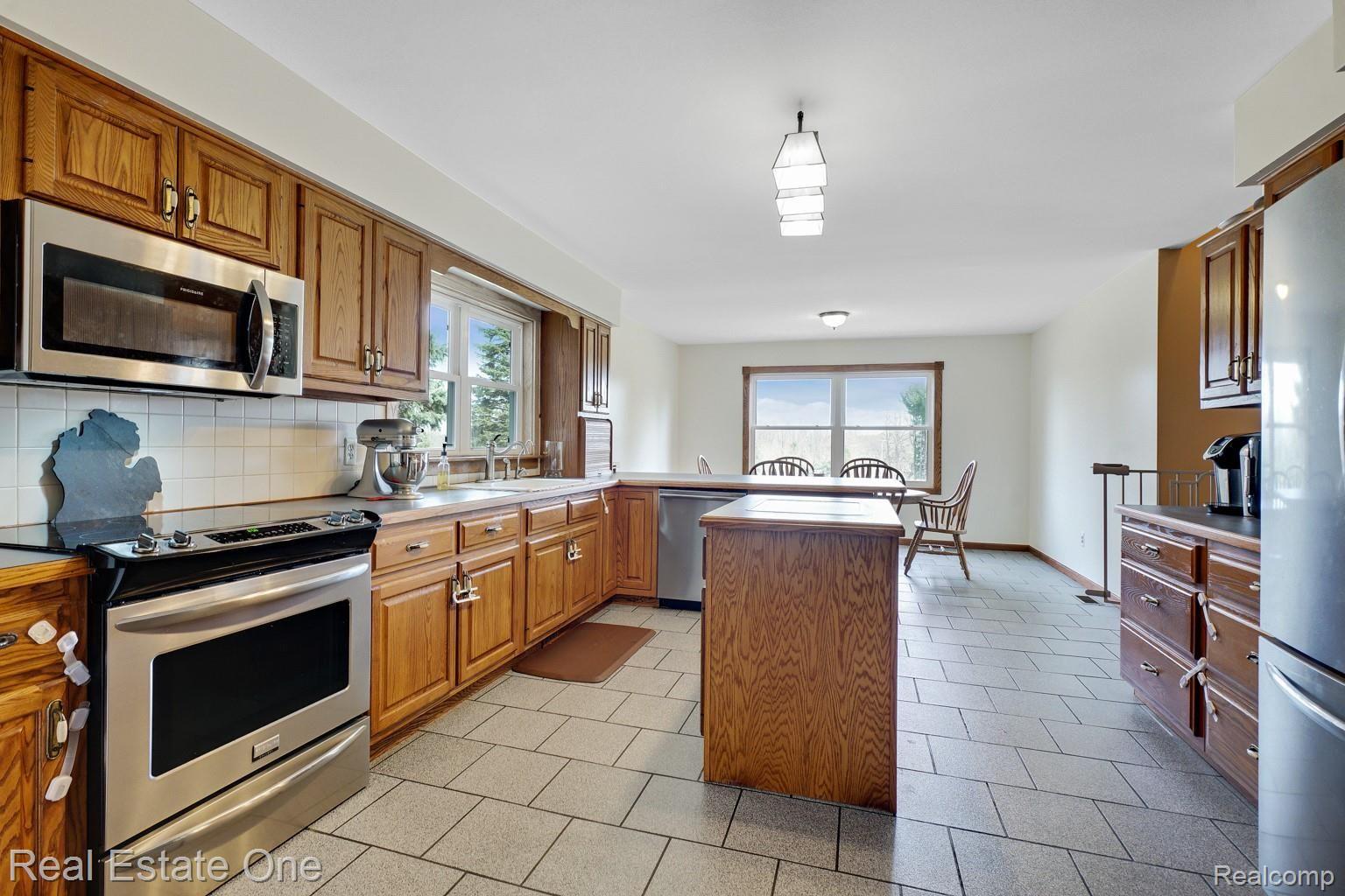 1168 South 5 Lakes Road Lapeer, MI 48446 - Photo 11 of 39 dsc01472-dsc01474.jpg