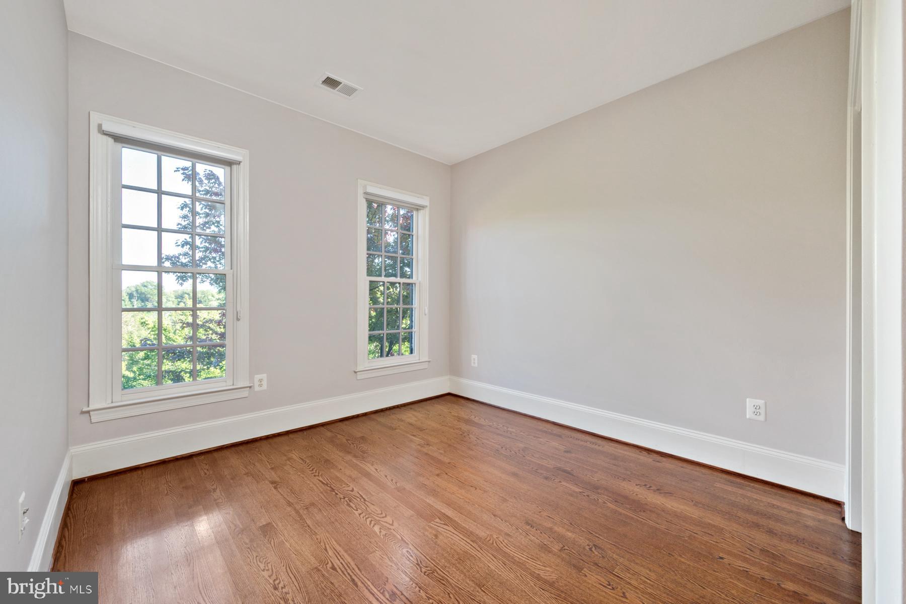 1734 Carpenter Road Alexandria, VA 22314 - Photo 21 of 48 Upper level 2, bedroom