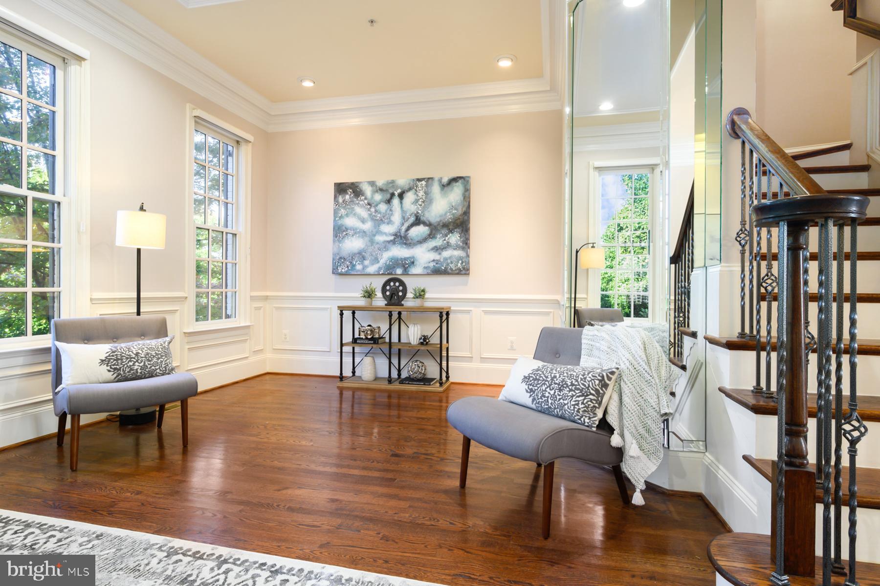 1734 Carpenter Road Alexandria, VA 22314 - Photo 4 of 48 Main entrance,