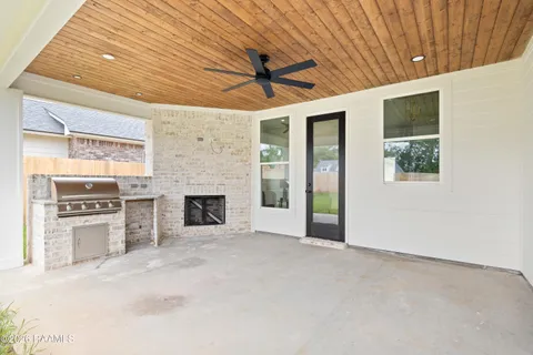 $391,230 | 105 Fountain Mdw Drive, Broussard, LA 70518