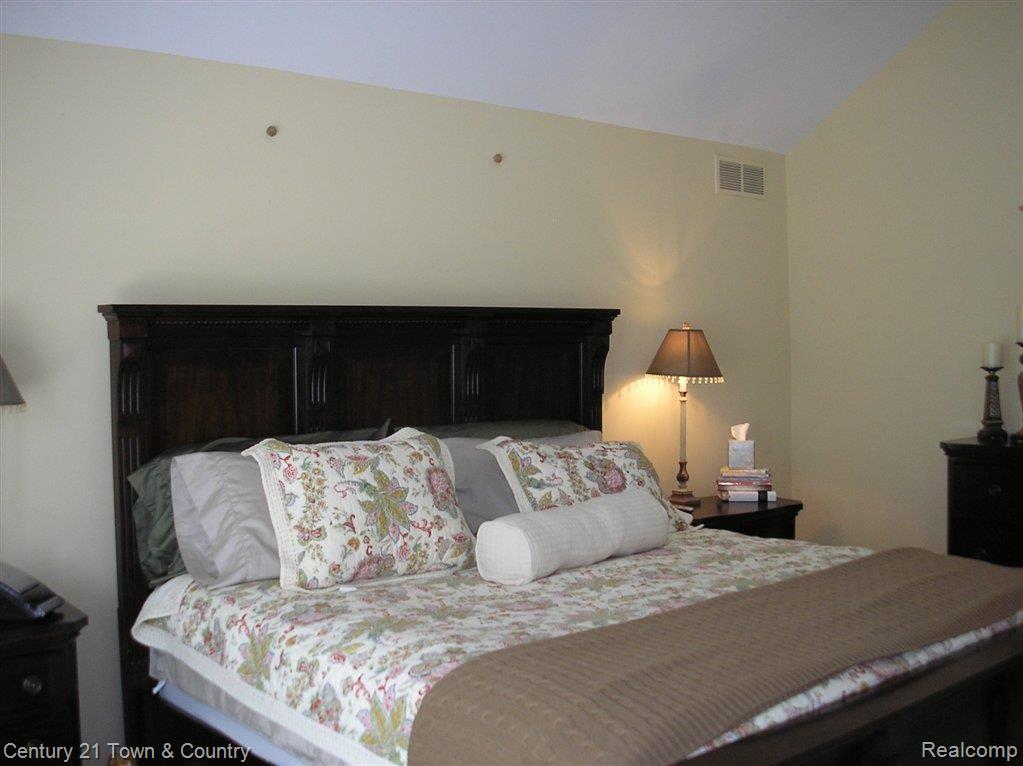 3516 Rocky Crest Court Rochester, MI 48306 - Photo 13 of 21 Master 1.JPG
