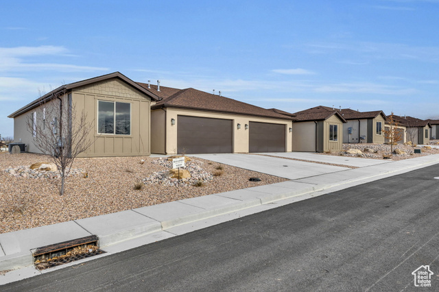 155 East 360th Street East, Unit 10B Fillmore, UT 84631 - Photo 4 of 43 Ranch-style home featuring a garage