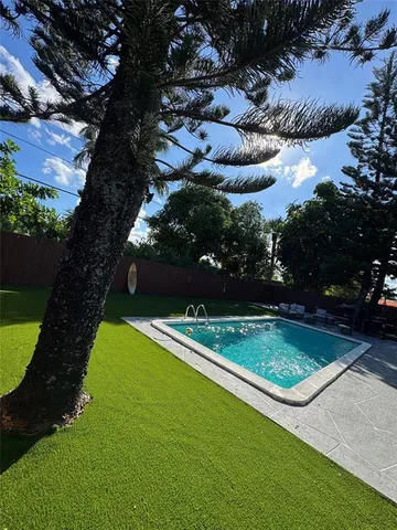 a view of a backyard with sitting area