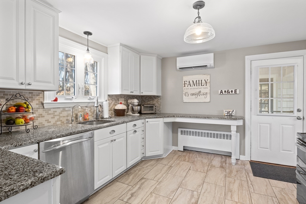 4 Winter Hill Drive Worcester, MA 01605 - Photo 3 of 29