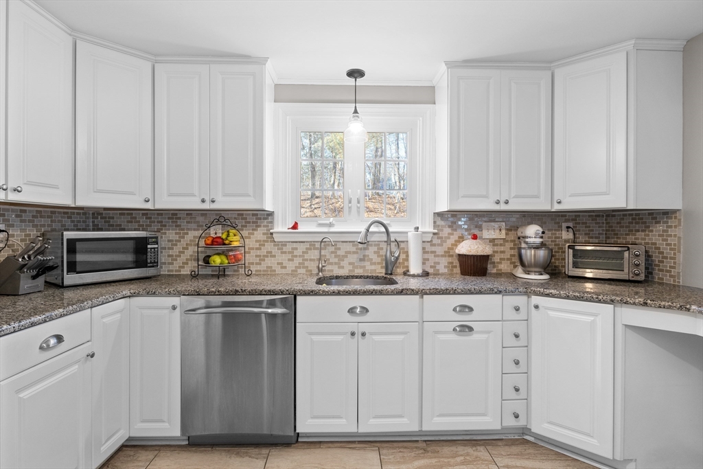 4 Winter Hill Drive Worcester, MA 01605 - Photo 4 of 29