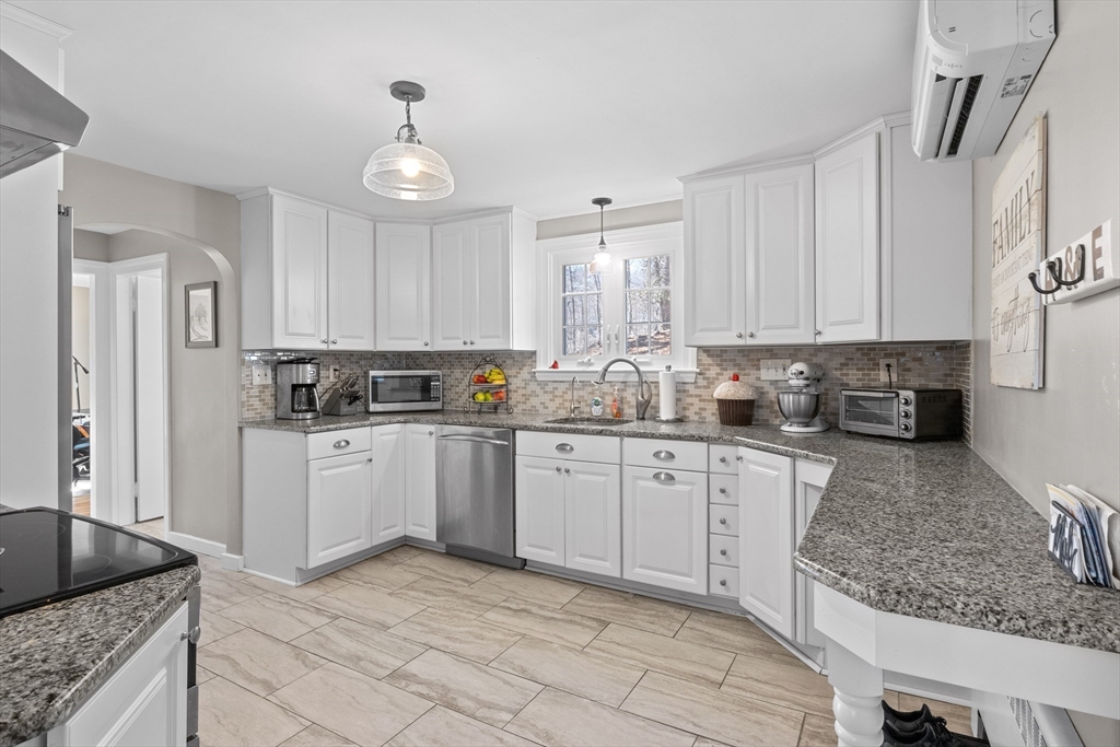 4 Winter Hill Drive Worcester, MA 01605 - Photo 5 of 29