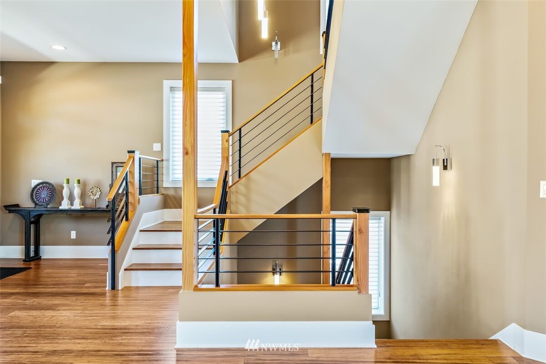 1019 North 28th Place Renton, WA 98056 - Photo 4 of 25