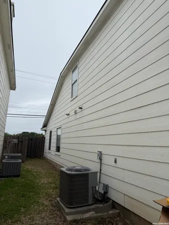 $1,800 | 10235 Southcreek, Converse, TX 78109