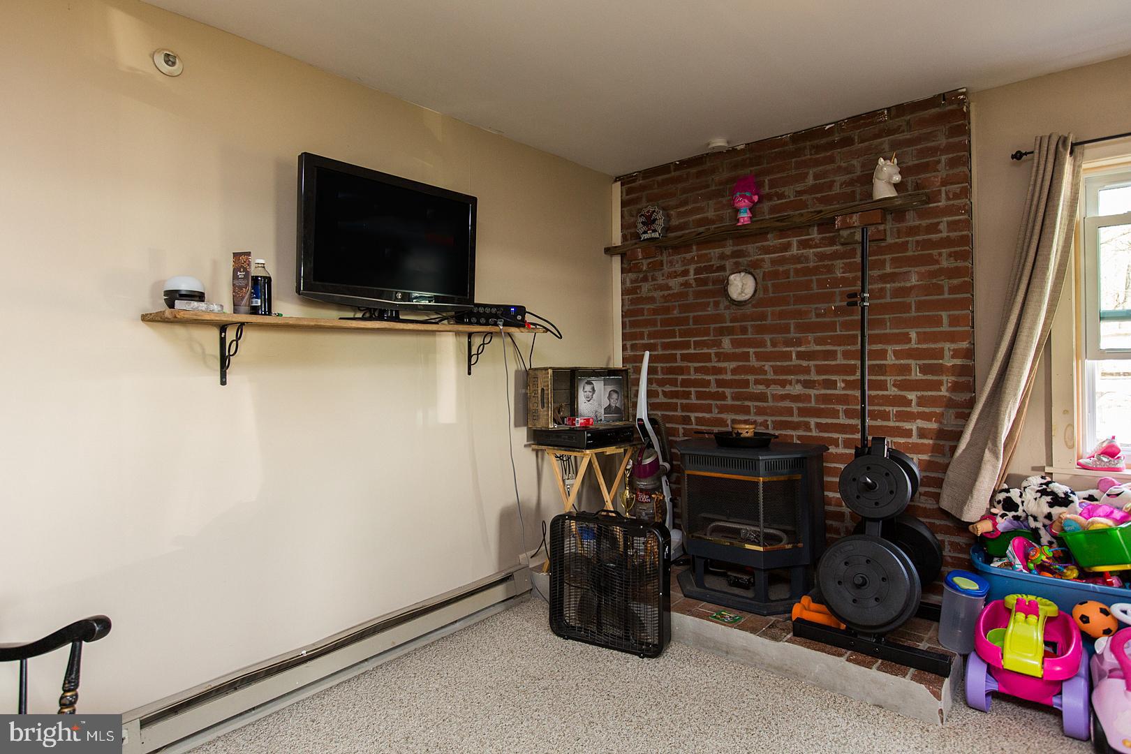 38 Fulton View Road Quarryville, PA 17566 - Photo 11 of 42 a room with musical instruments