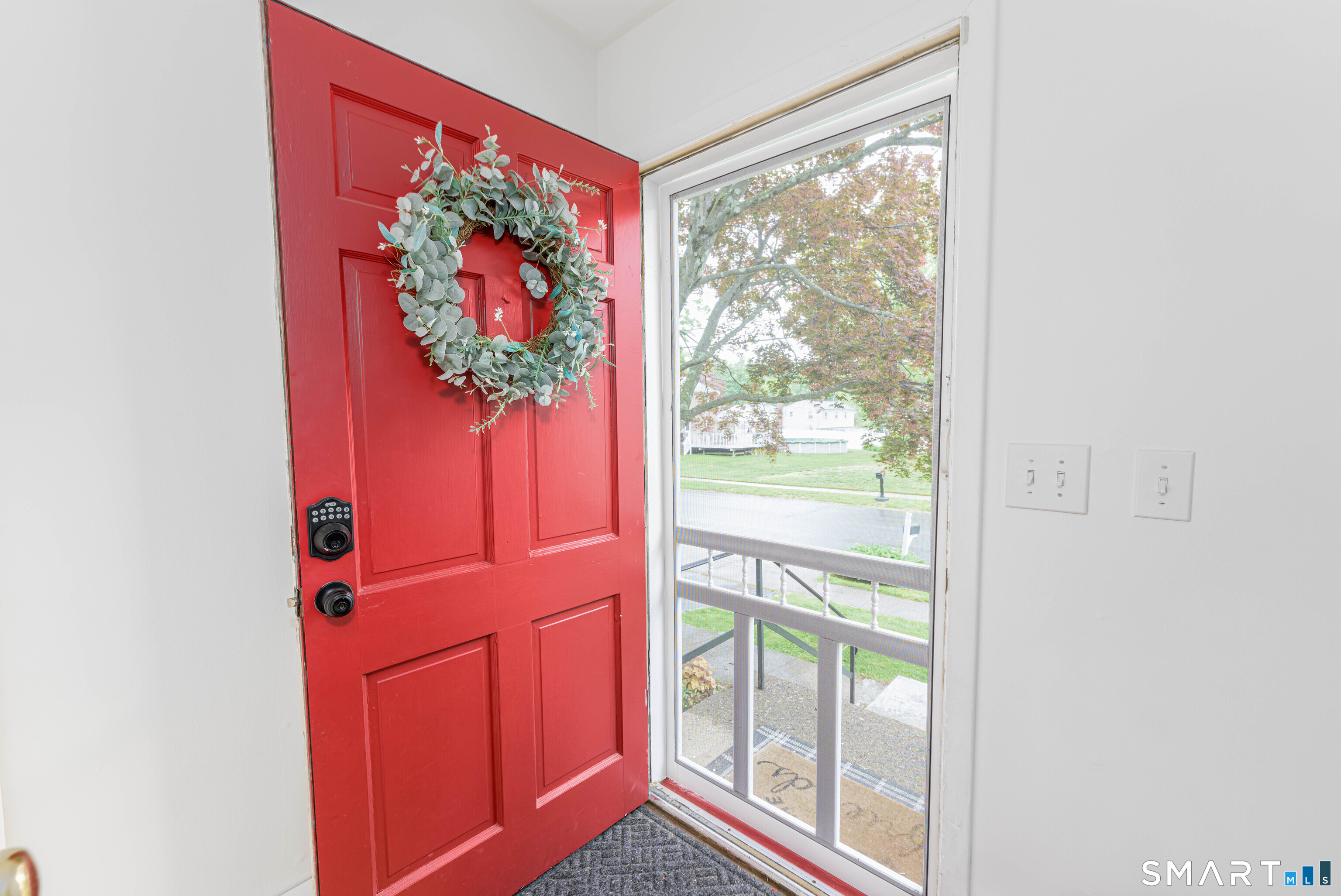 96 Lent Road Hamden, CT 06517 - Photo 5 of 23