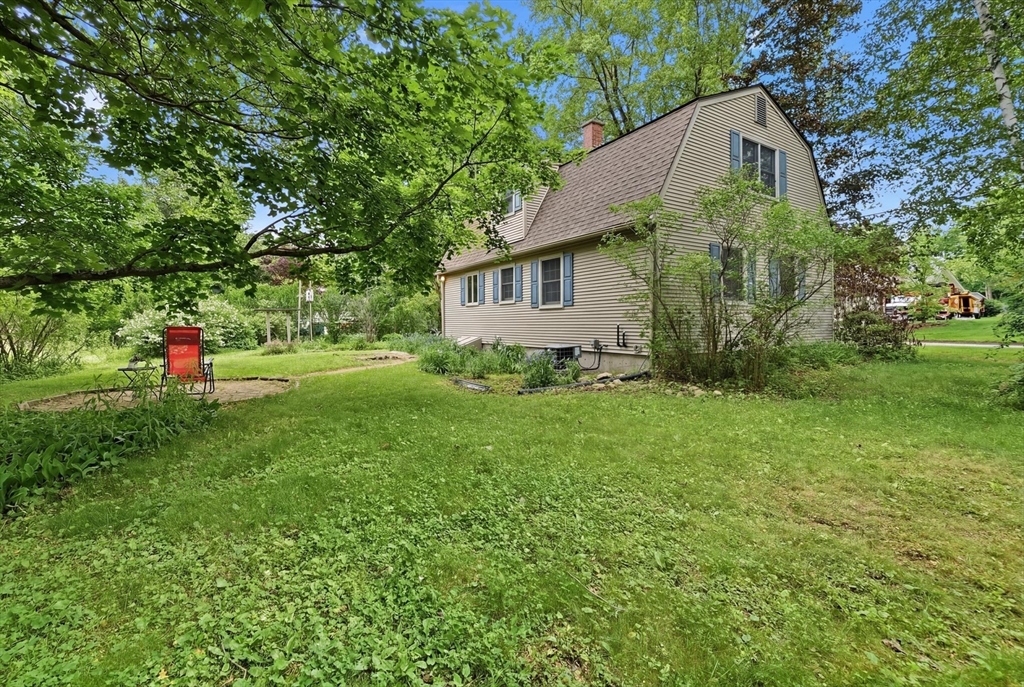 45 Glendale Road Northampton, MA 01062 - Photo 3 of 34