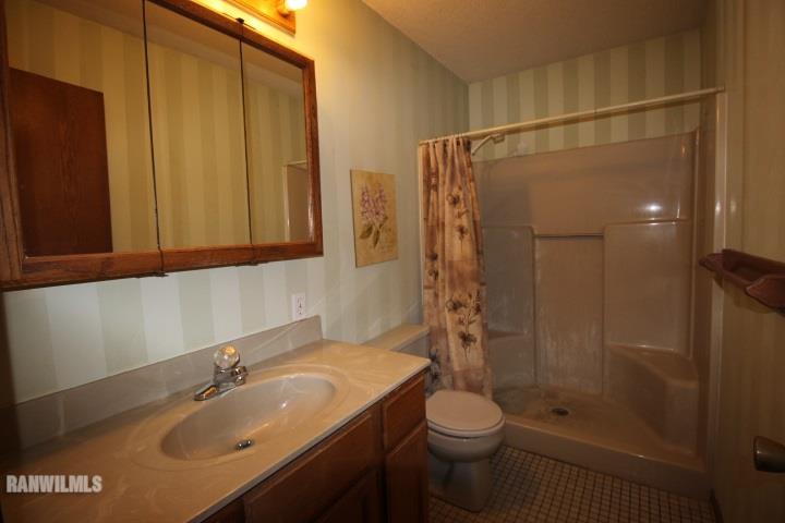 1915 Bedford Road Freeport, IL 61032 - Photo 14 of 18 Gallery Image 14