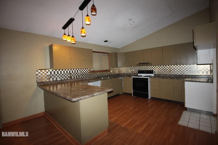 1915 Bedford Road Freeport, IL 61032 - Photo 2 of 18 Gallery Image 2