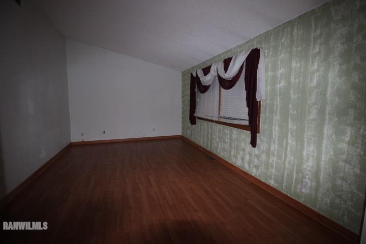 1915 Bedford Road Freeport, IL 61032 - Photo 7 of 18 Gallery Image 7