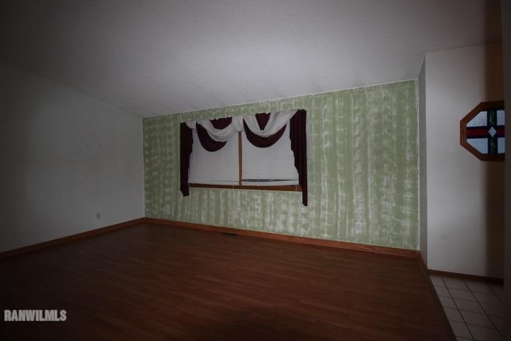 1915 Bedford Road Freeport, IL 61032 - Photo 8 of 18 Gallery Image 8