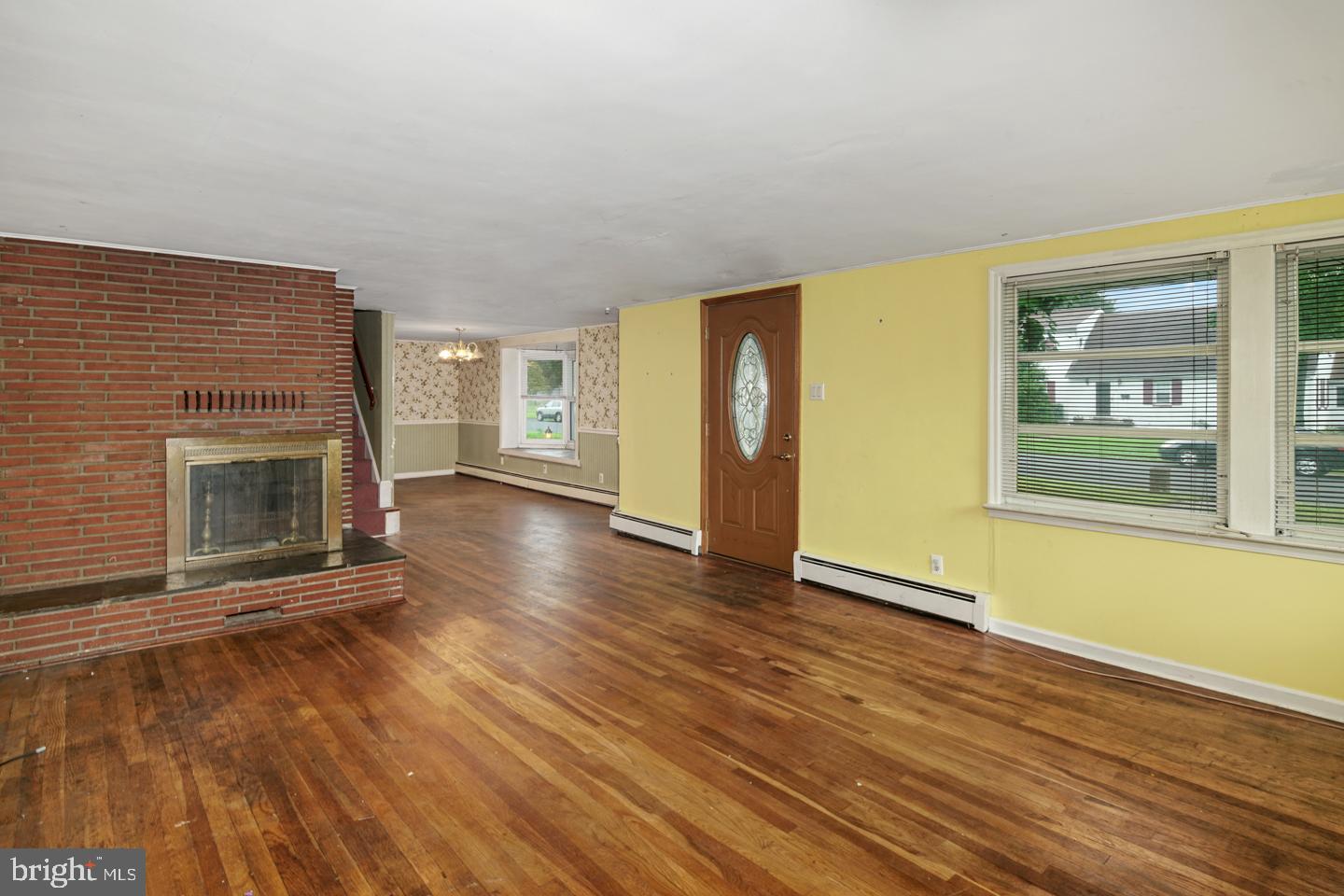 111 Lejune Road Cinnaminson, NJ 08077 - Photo 3 of 23 Bright & sunny home