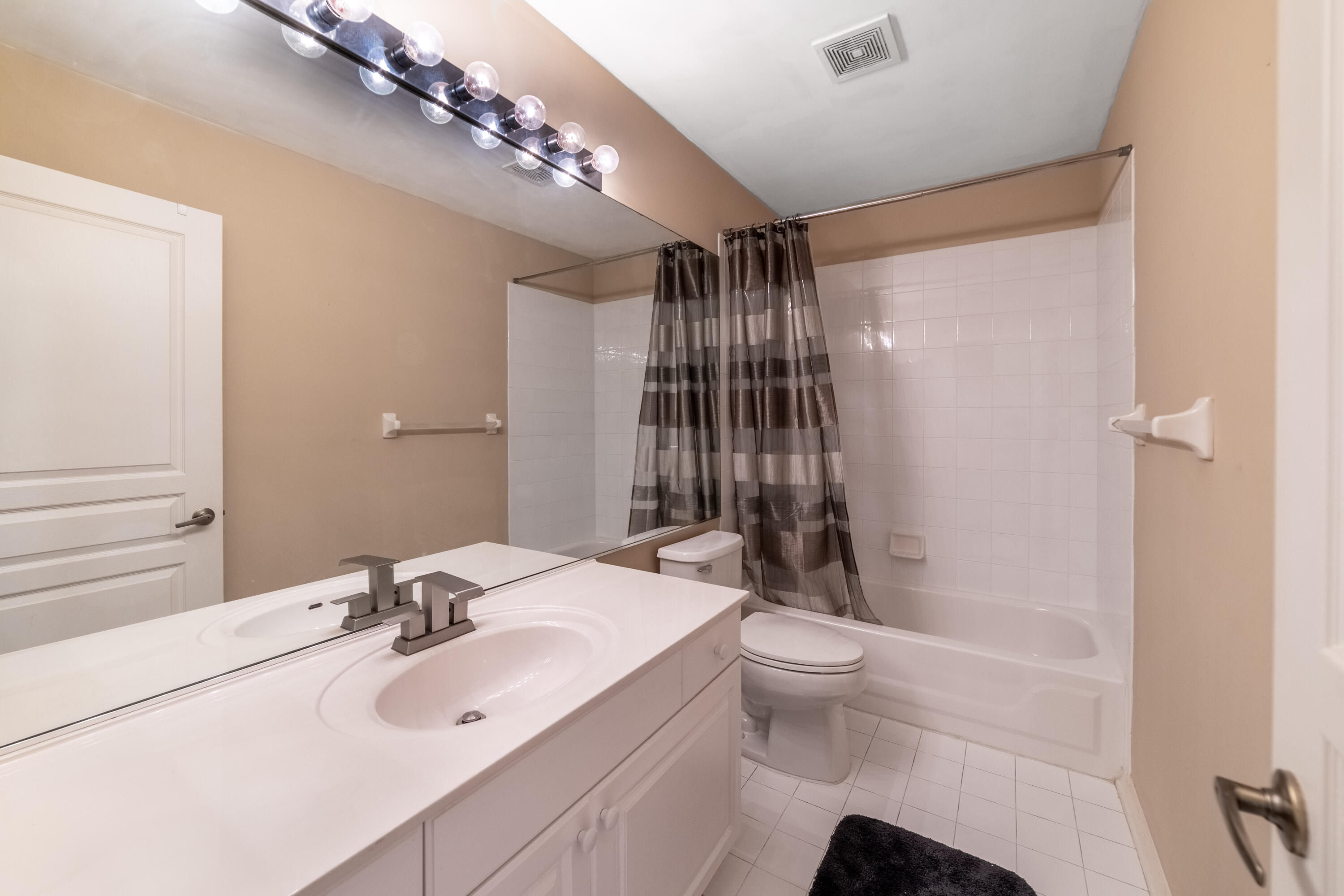 21486 St Andrews Grand Circle, Unit 16 Boca Raton, FL 33486 - Photo 8 of 34 Bathroom3