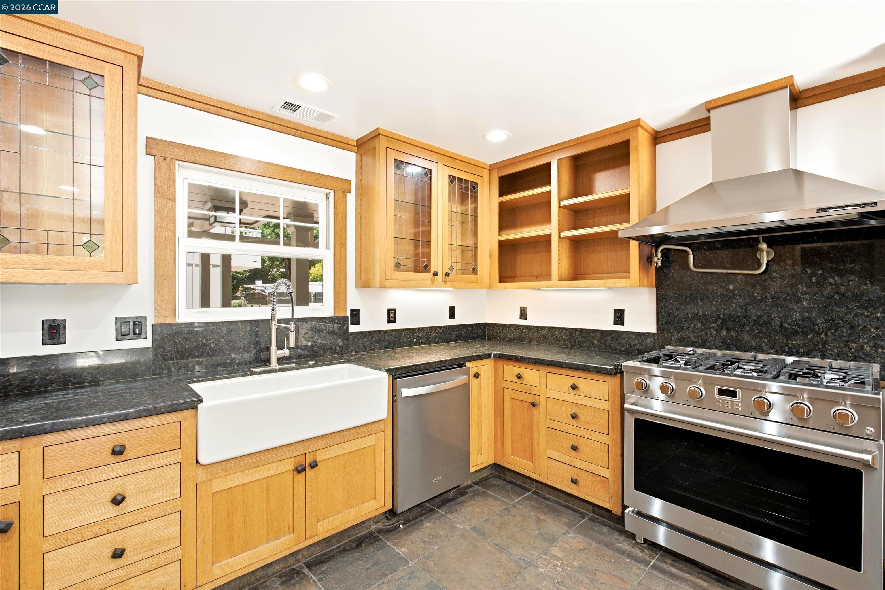 26929 Palomares Road Castro Valley, CA 94552 - Photo 13 of 36 Gallery Image 13
