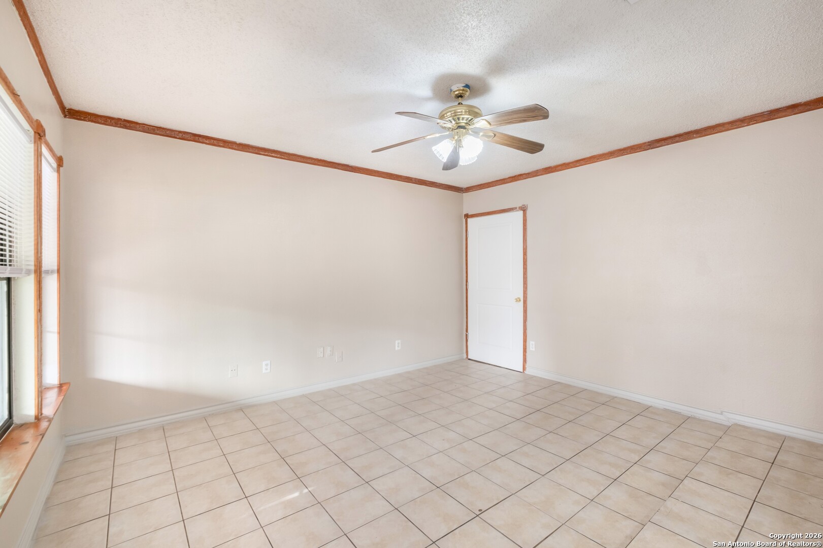 5207 Overpool Street San Antonio, TX 78228 - Photo 11 of 31 a view of an empty room