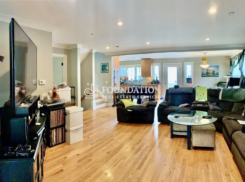 39 Selkirk Road, Unit 39 Boston, MA 02135 - Photo 4 of 19