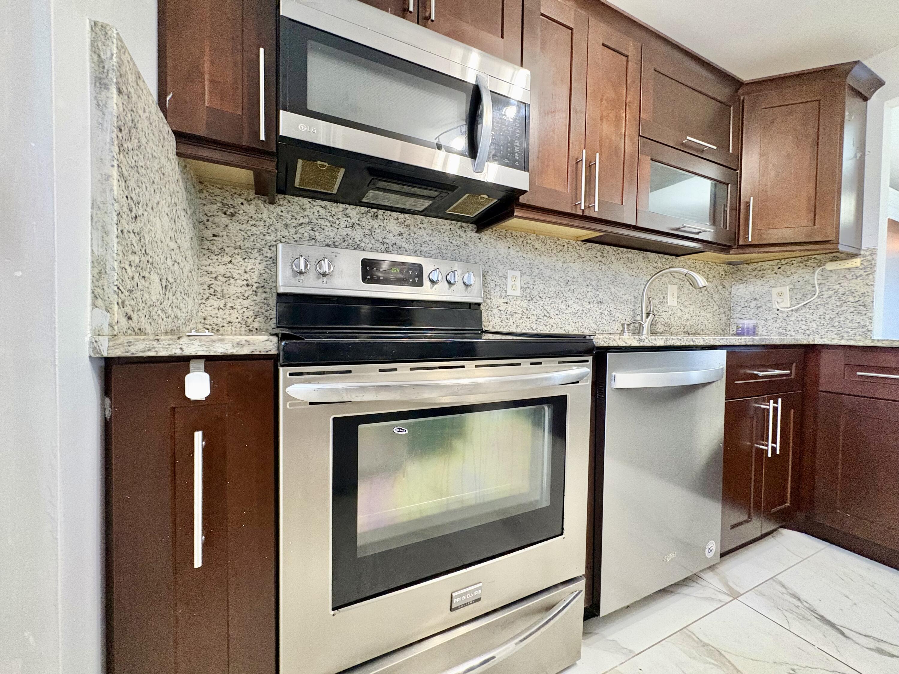 5700 Northwest 2nd Avenue, Unit 311 Boca Raton, FL 33487 - Photo 6 of 33 KITCHEN