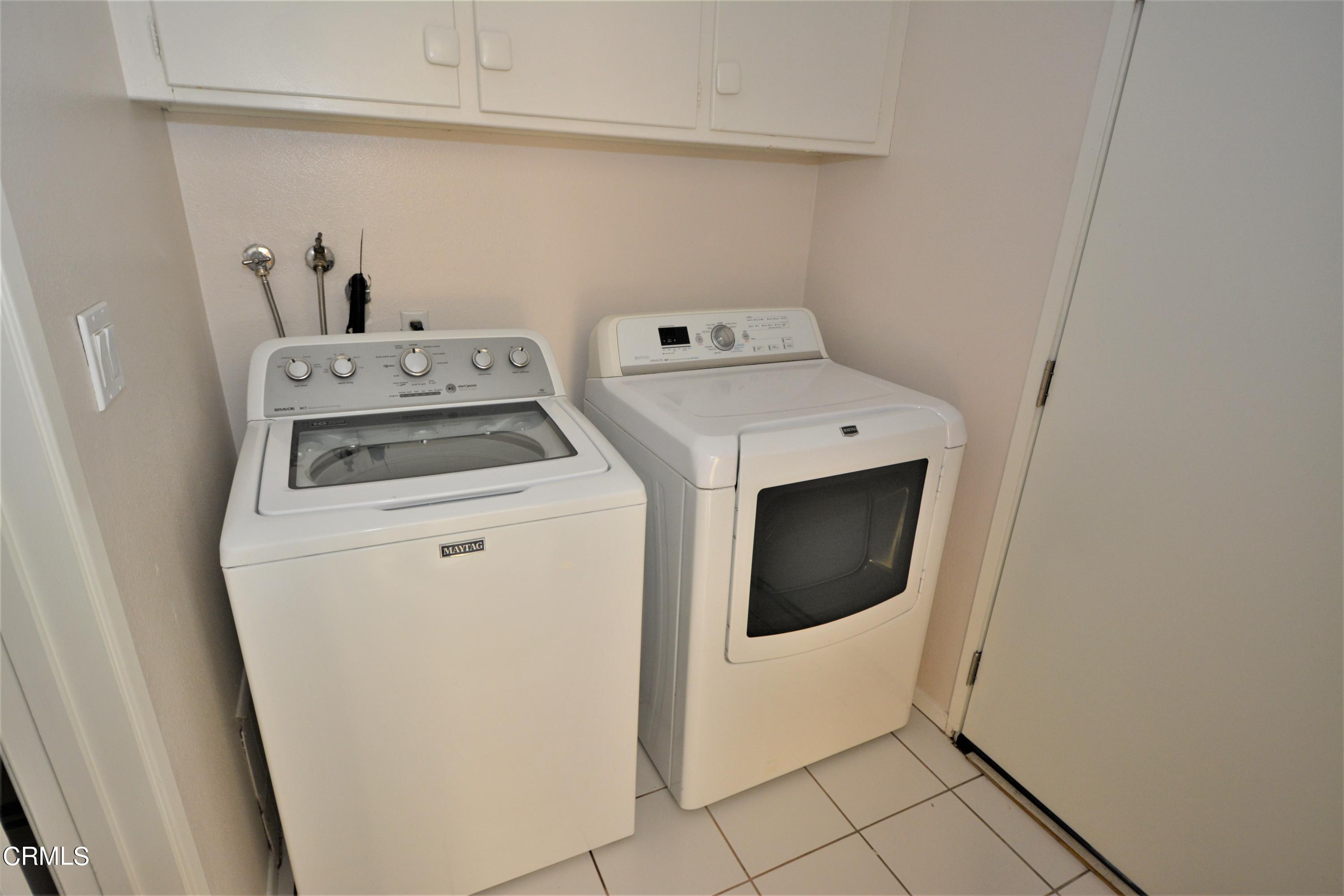 3252 Radcliffe Road Thousand Oaks, CA 91360 - Photo 13 of 31 a utility room with dryer and washer
