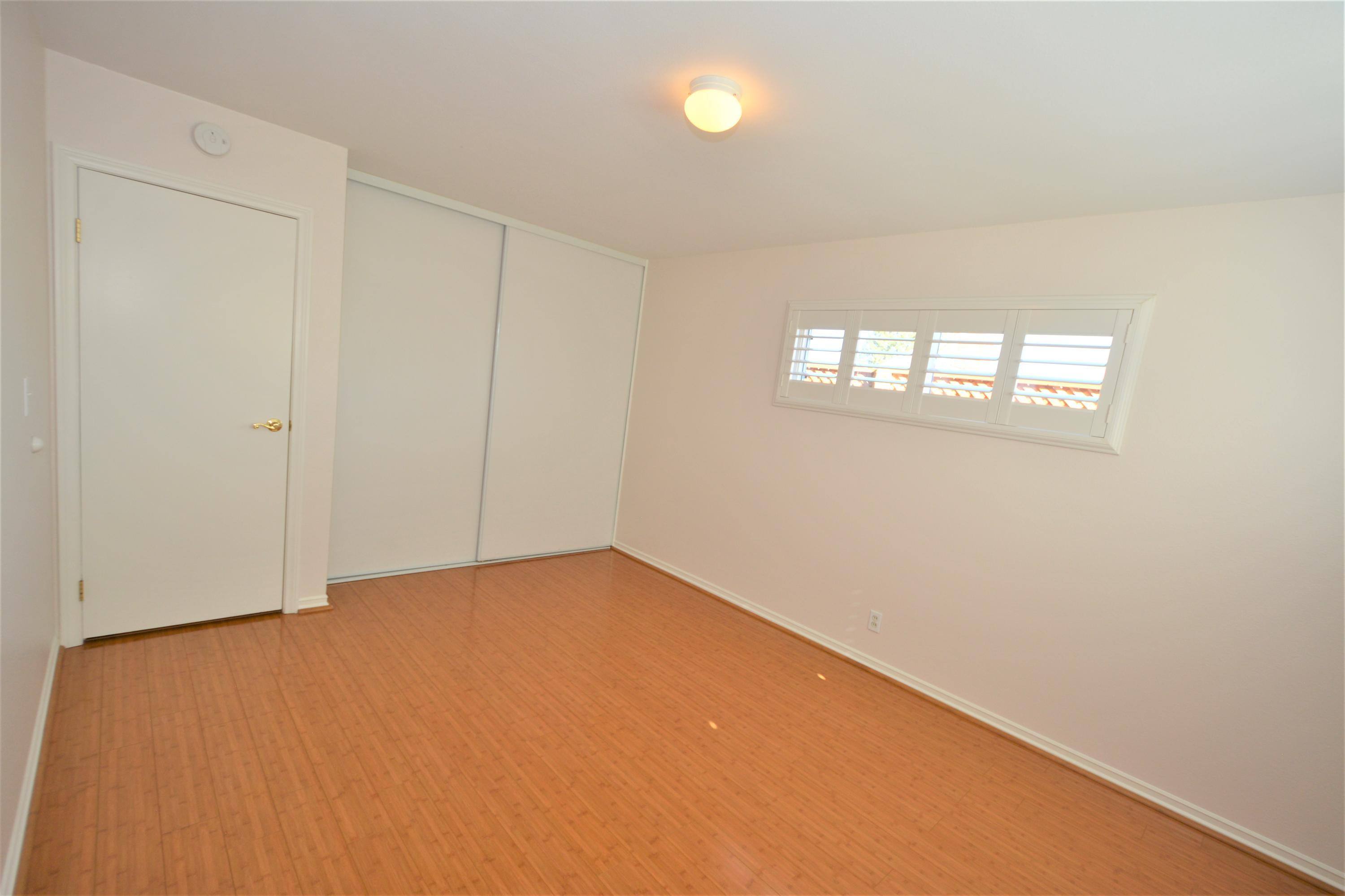 3252 Radcliffe Road Thousand Oaks, CA 91360 - Photo 18 of 31 an empty room with windows