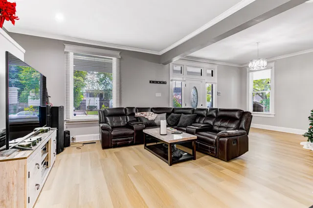 $394,999 | 1535 Monroe Avenue, Memphis, TN 38104