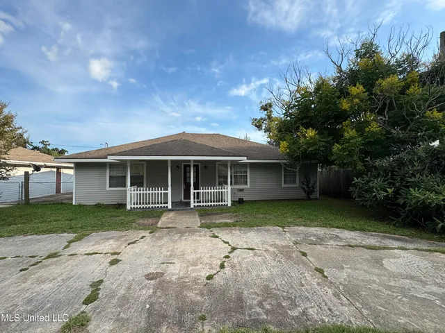 $199,999 | 213 Oak Street, Long Beach, MS 39560