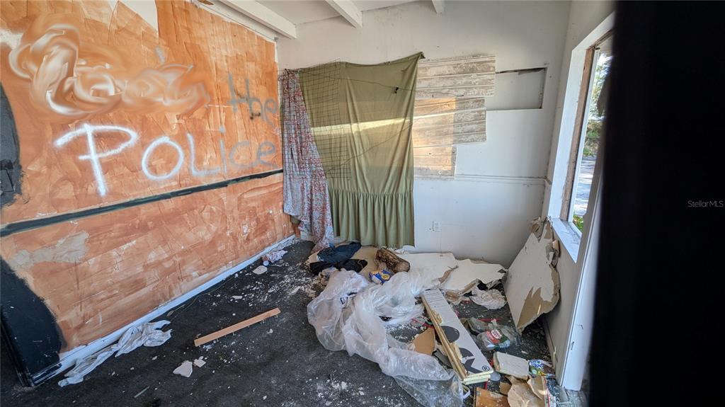 16836 Highway 19 Hudson, FL 34667 - Photo 8 of 16 a bathroom with a bathtub and shower