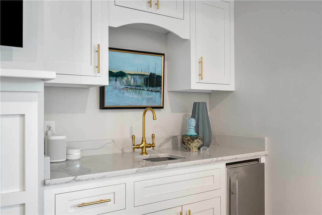 104 Worsham Lane Anderson, SC 29621 - Photo 11 of 48 Wet bar