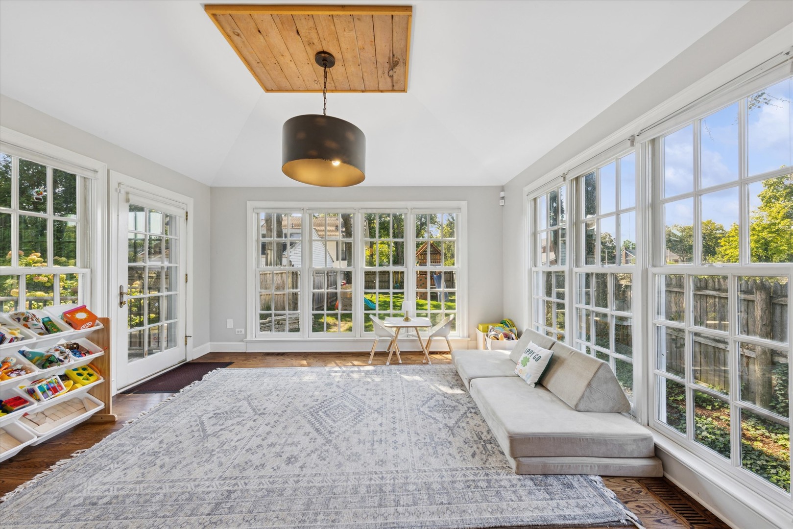 418 West Franklin Street Wheaton, IL 60187 - Photo 17 of 35 a living room with furniture and a large window