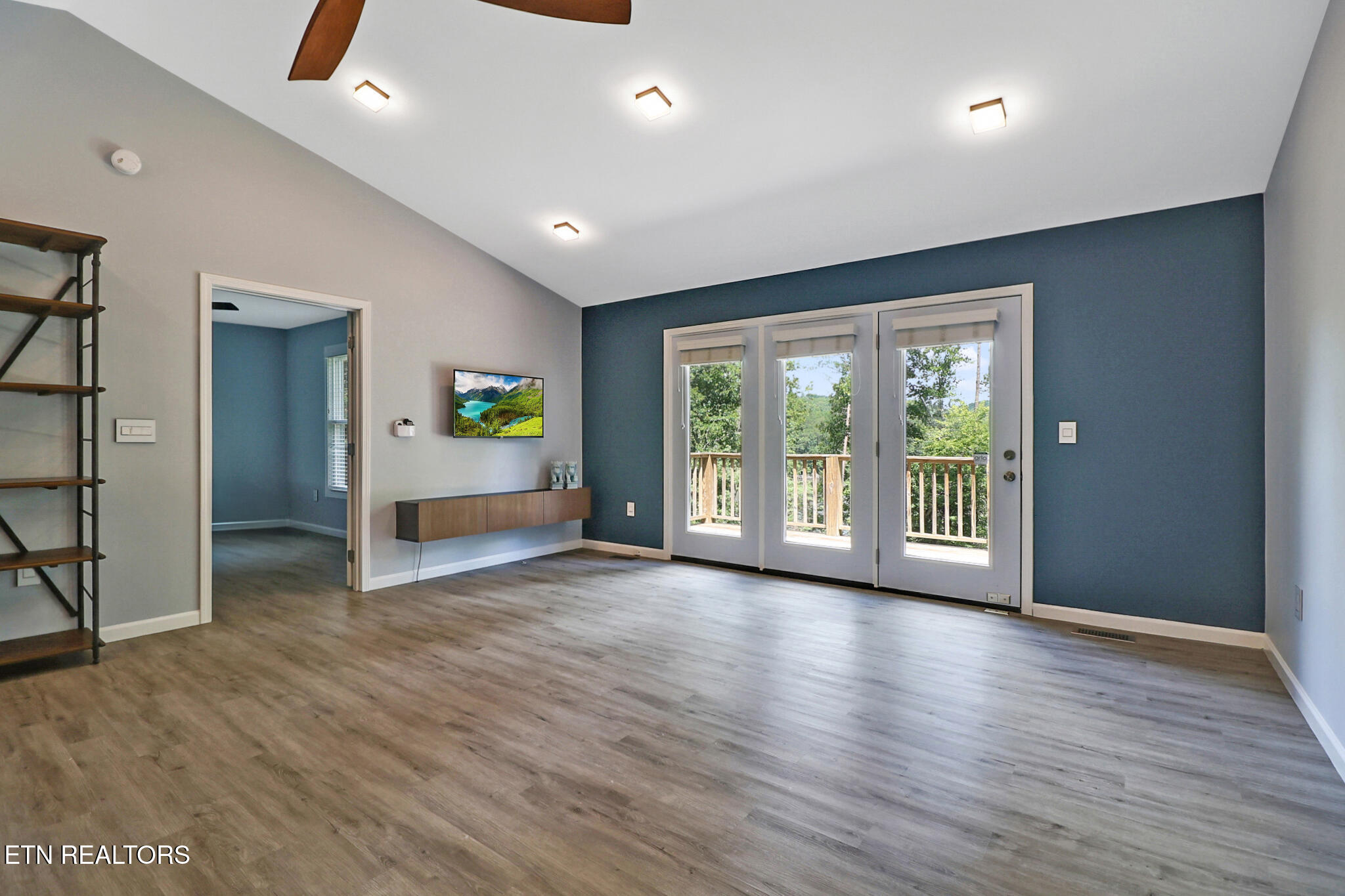528 Siever Road Crossville, TN 38572 - Photo 9 of 25 living room