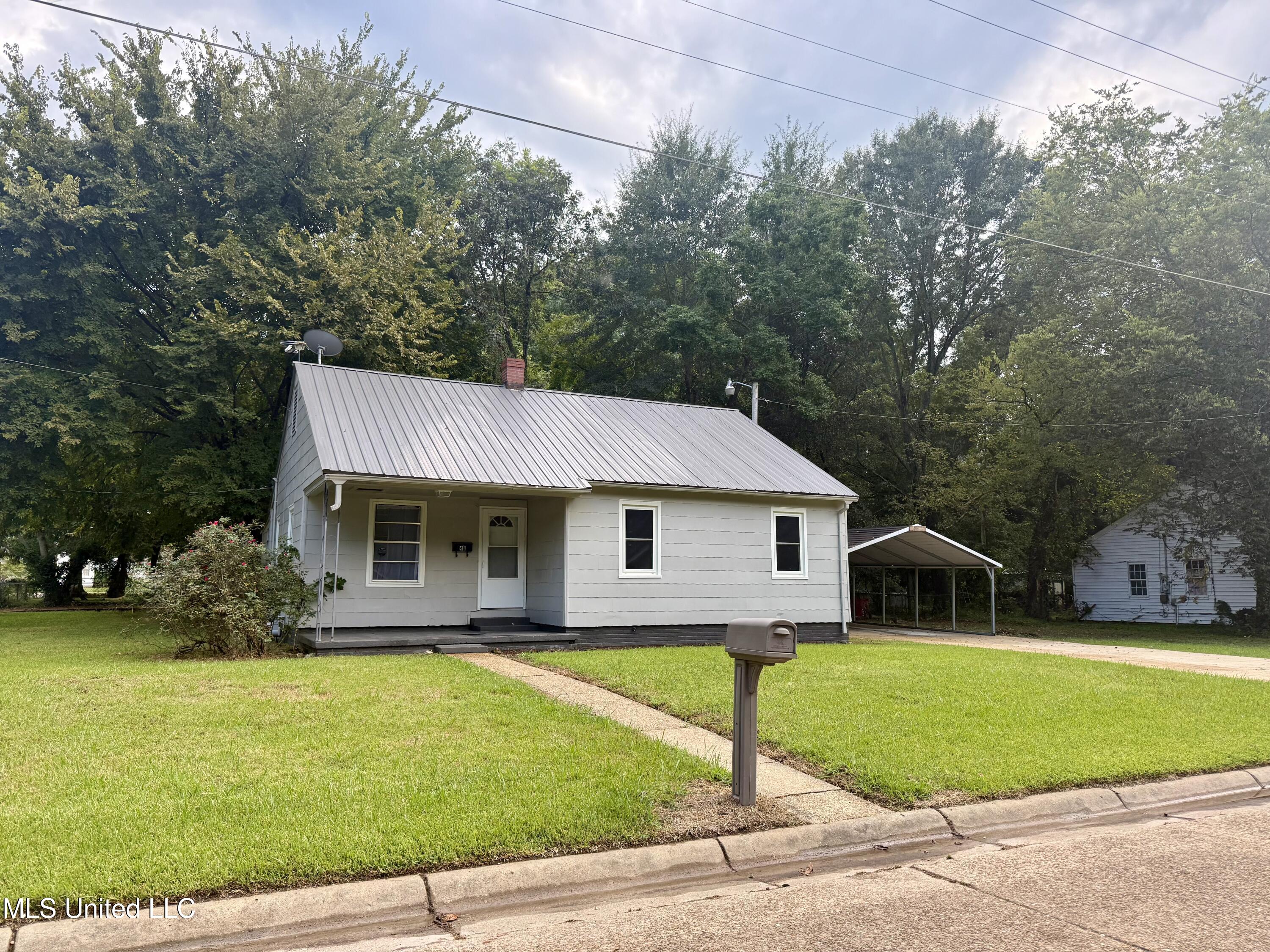 41 West Pecan Street Grenada, MS 38901 - Photo 12 of 18 IMG_1768