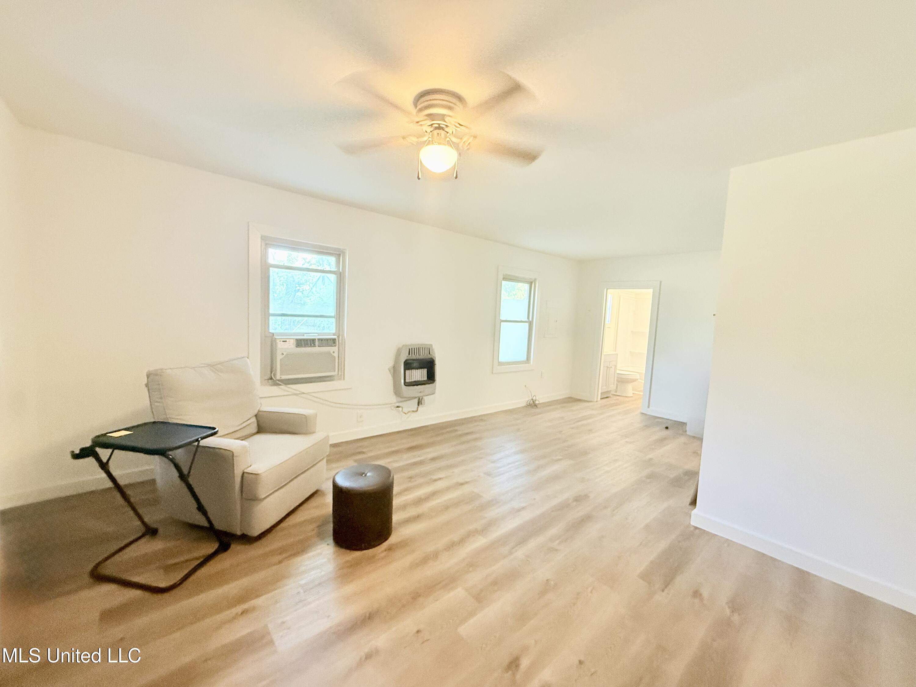 41 West Pecan Street Grenada, MS 38901 - Photo 2 of 18 IMG_1792