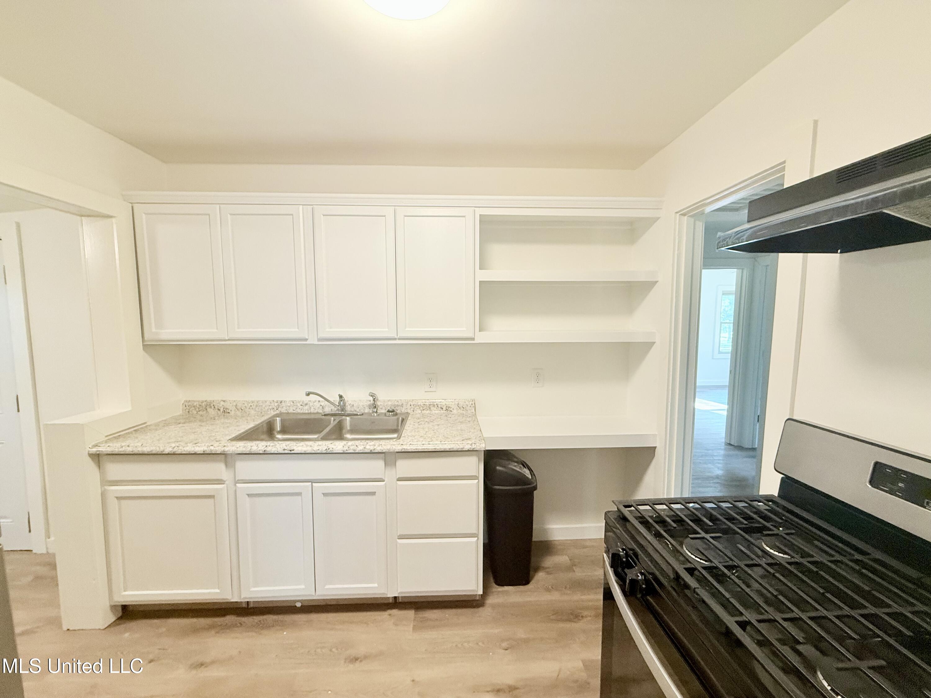 41 West Pecan Street Grenada, MS 38901 - Photo 6 of 18 IMG_1786