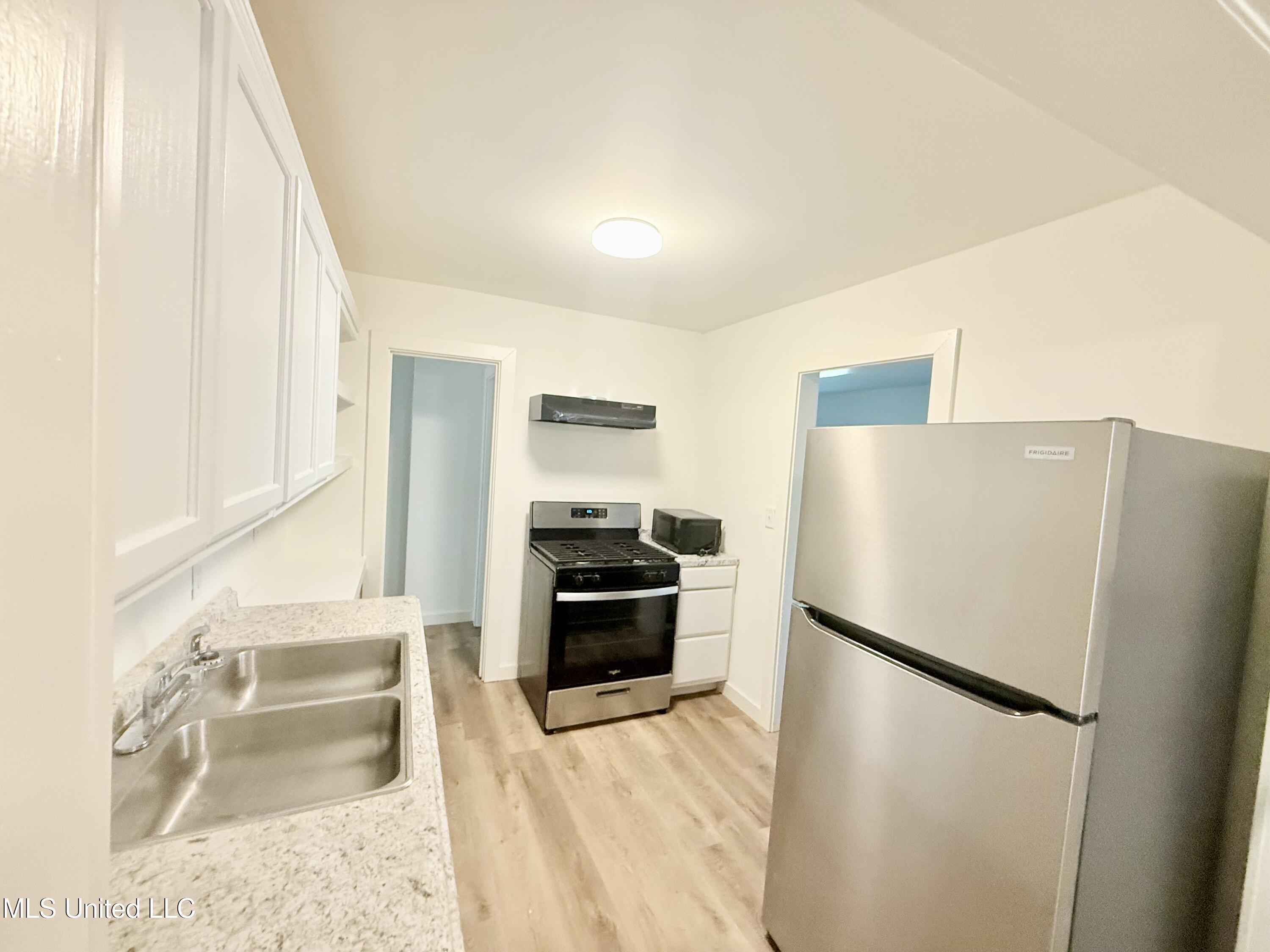 41 West Pecan Street Grenada, MS 38901 - Photo 7 of 18 IMG_1787