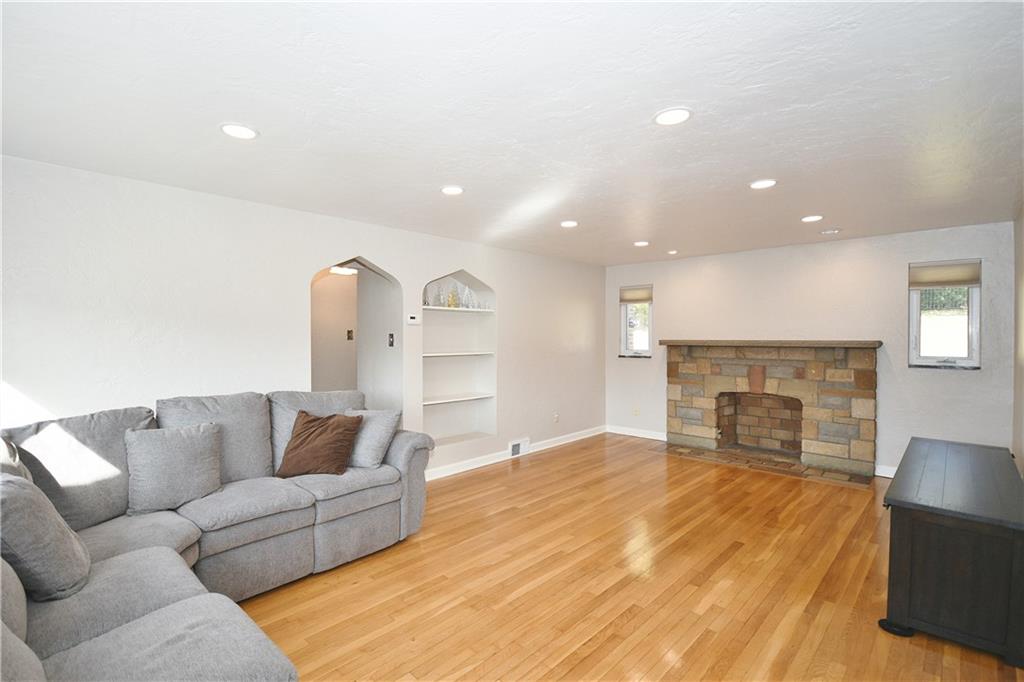 4785 Rolling Hills Road Pittsburgh, PA 15236 - Photo 3 of 25 Gallery Image 3
