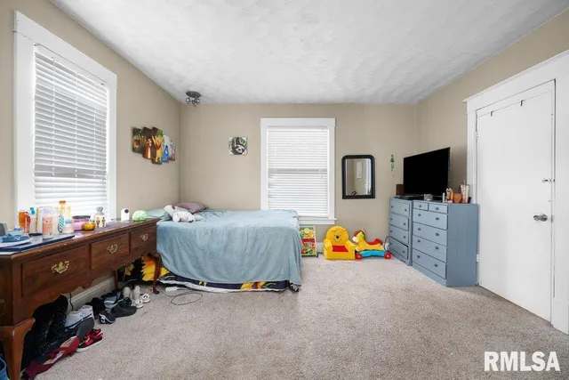 $184,900 | 236 43rd Street, Moline, IL 61265