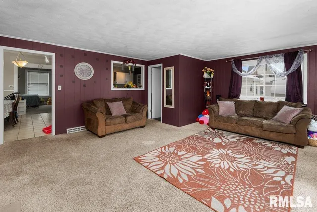 $184,900 | 236 43rd Street, Moline, IL 61265