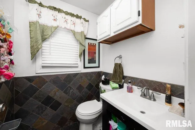 $184,900 | 236 43rd Street, Moline, IL 61265