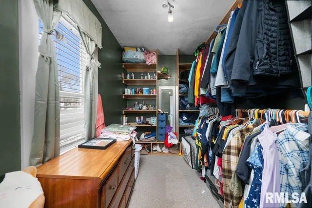 $184,900 | 236 43rd Street, Moline, IL 61265