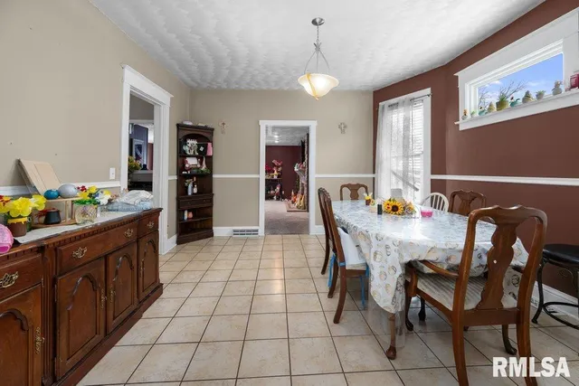 $184,900 | 236 43rd Street, Moline, IL 61265