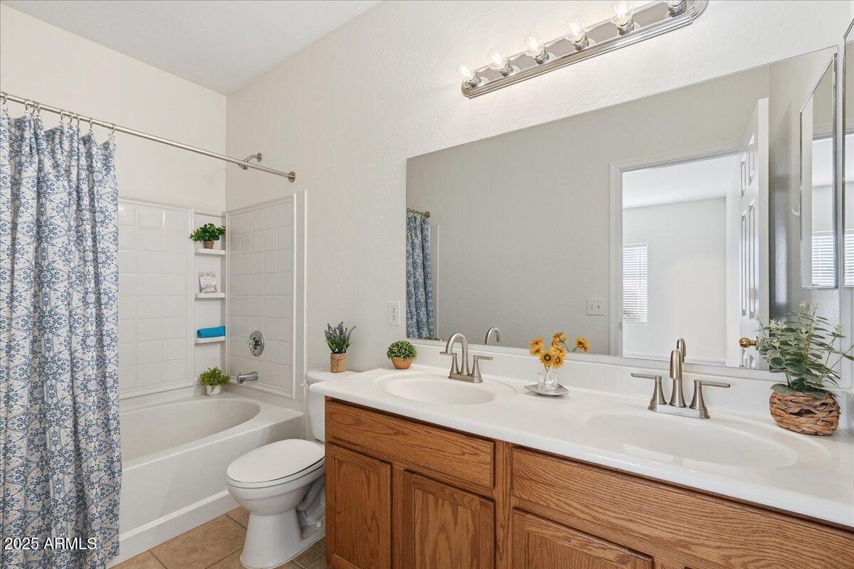 16811 West Rimrock Street Surprise, AZ 85388 - Photo 8 of 20 Primary bath with dual sinks