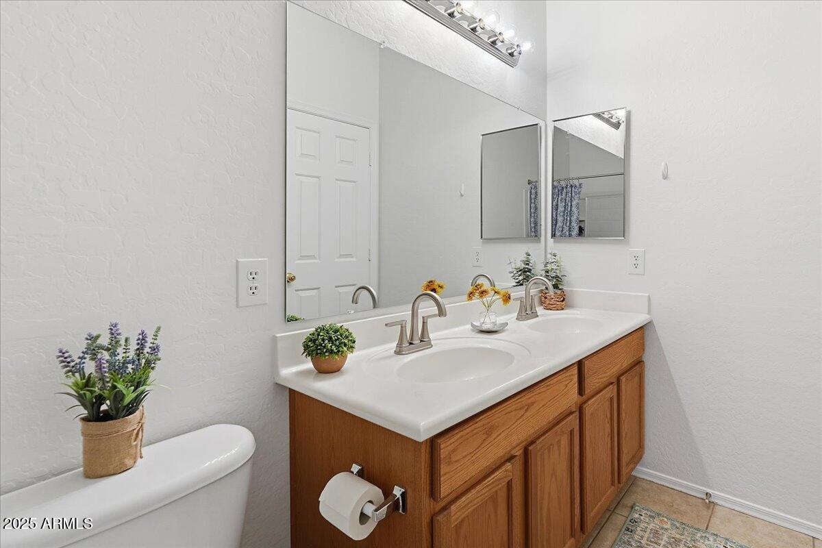 16811 West Rimrock Street Surprise, AZ 85388 - Photo 9 of 20 Primary bath
