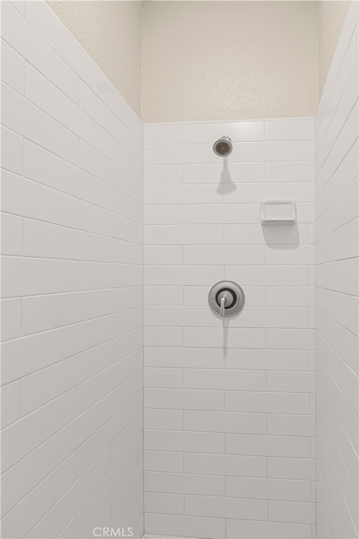 3716 Magellan Drive Merced, CA 95340 - Photo 20 of 27 a bathroom with a shower