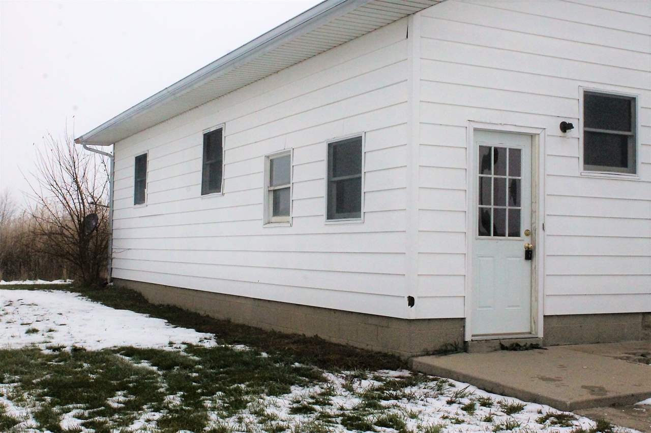 1096 East Johnson Road Ithaca, MI 48847 - Photo 4 of 19 1856095-3.JPG
